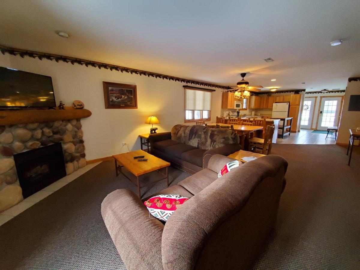 Grand Bear Resort At Starved Rock Utica Екстер'єр фото