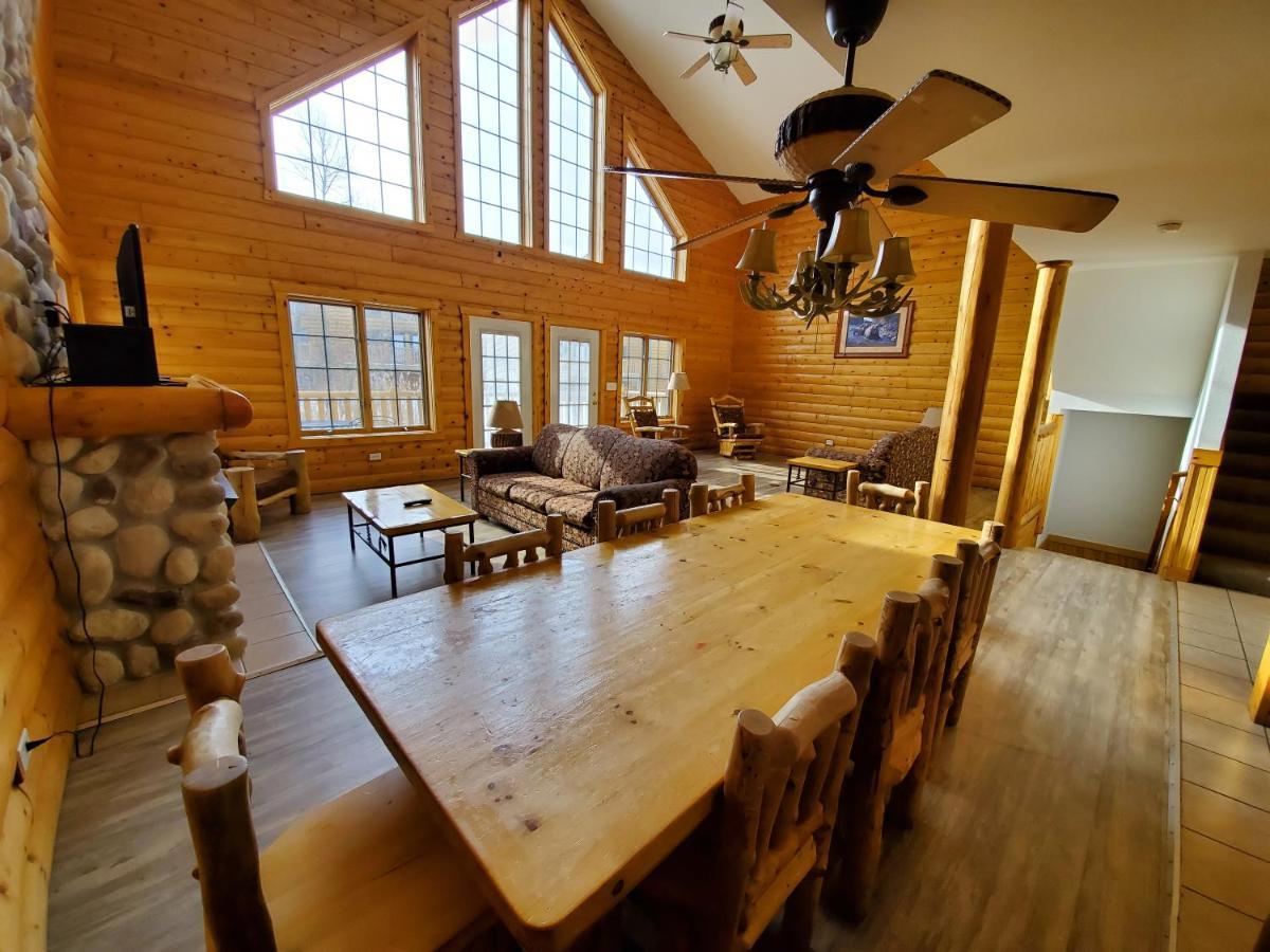 Grand Bear Resort At Starved Rock Utica Екстер'єр фото