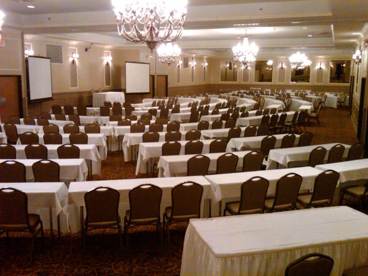 Grand Bear Resort At Starved Rock Utica Екстер'єр фото